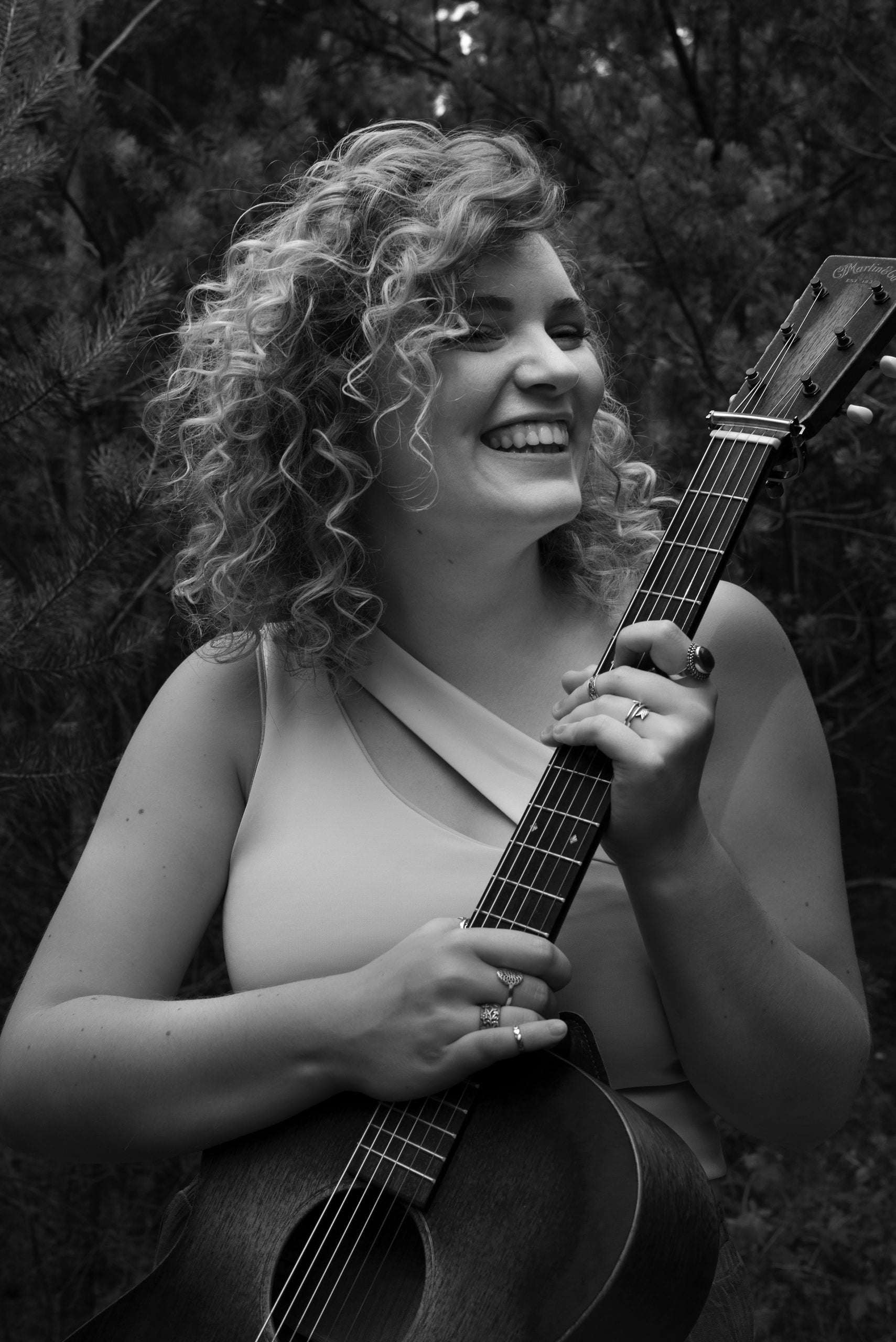 NinaLynn met gitaar
